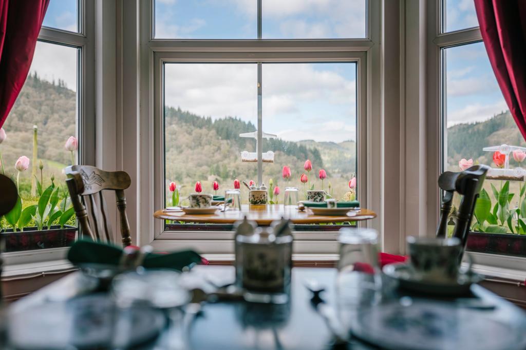 Bryn Bella Hotel Конуи Екстериор снимка